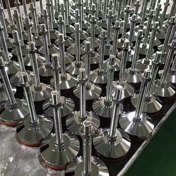 Adjustable anti vibration steel leveler
